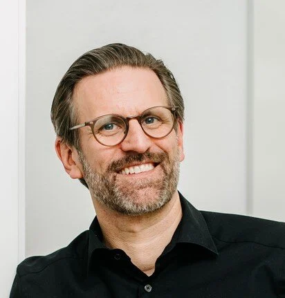 Dr. Sebastian Helgert